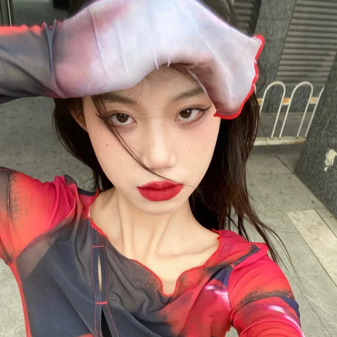 古堡女魔君海报